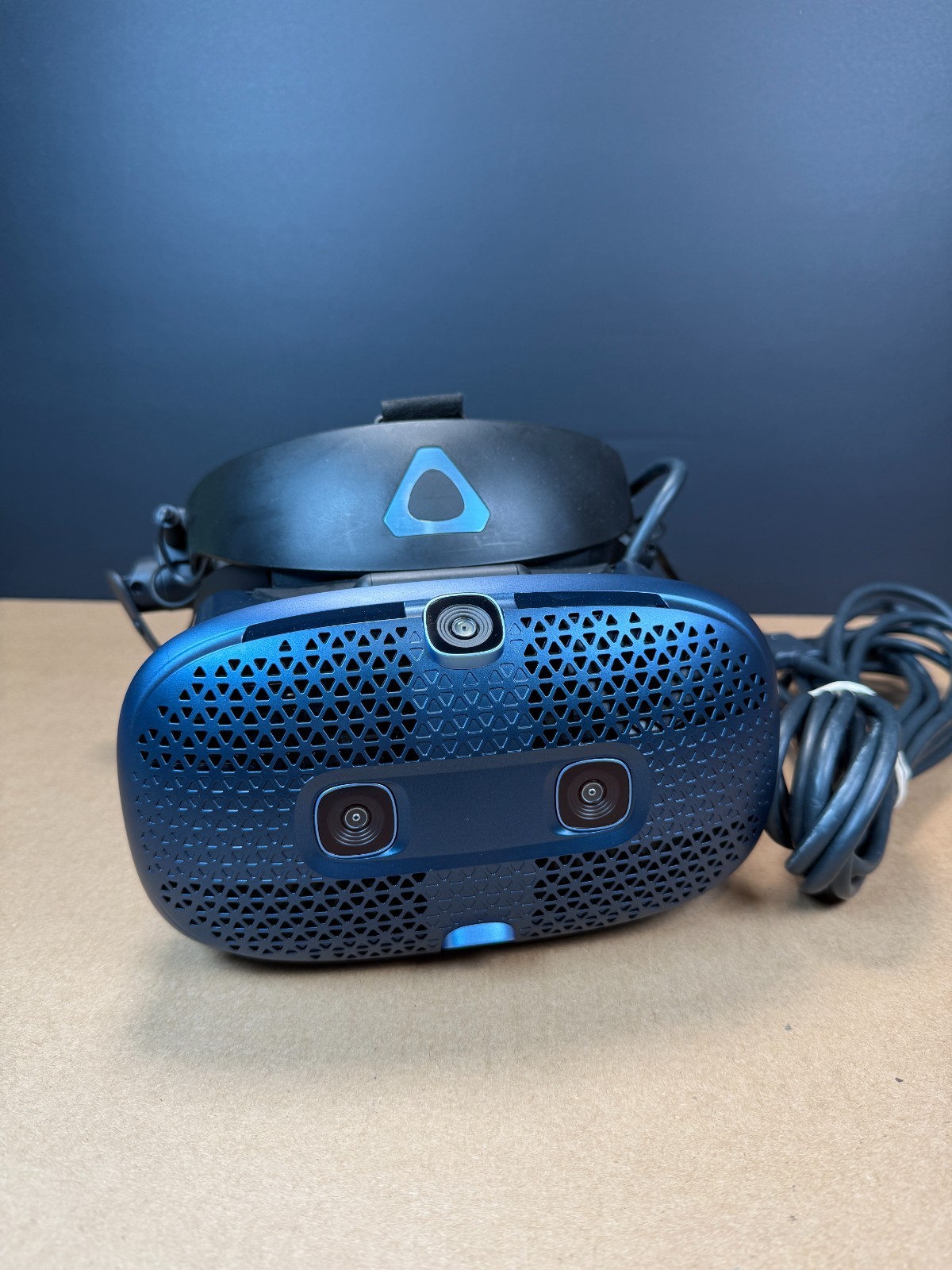 HTC Vive Cosmos VR Headset 2Q2R100 With Controllers Ships Fast!!!