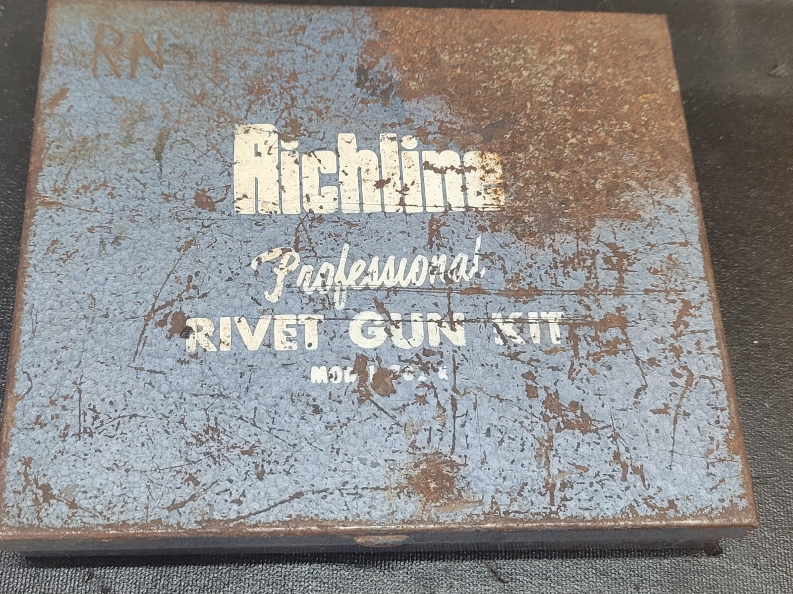 Richline Model 702 Series C Hand Riveter Kit 1/8 in w/ Metal Case & Rivets