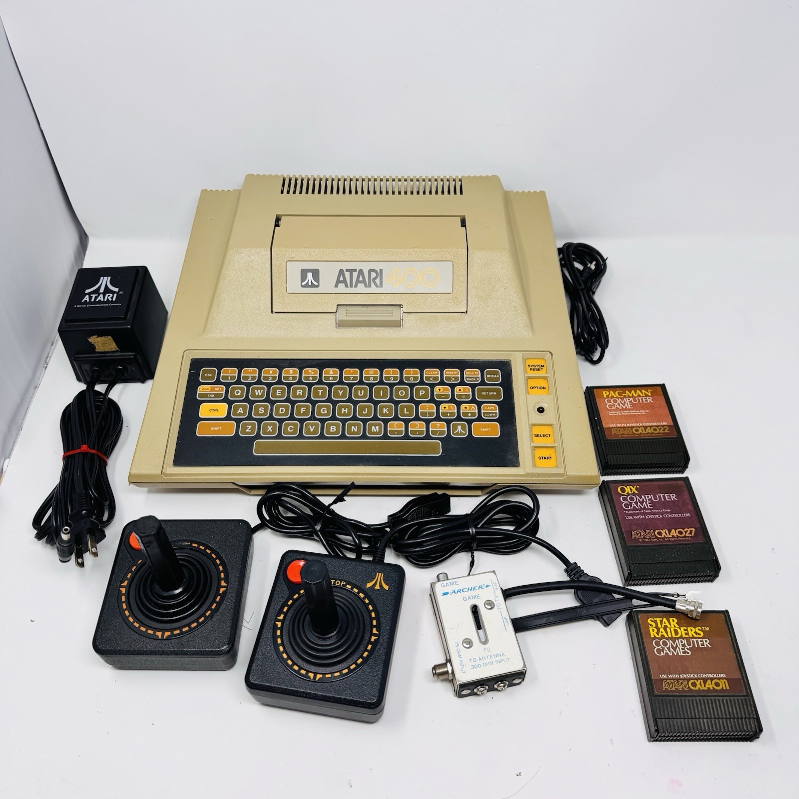 Atari 400 Computer  New Capacitors w/ 3 Games 2 Joystick PSU Pac-Man QIX RAIDERS