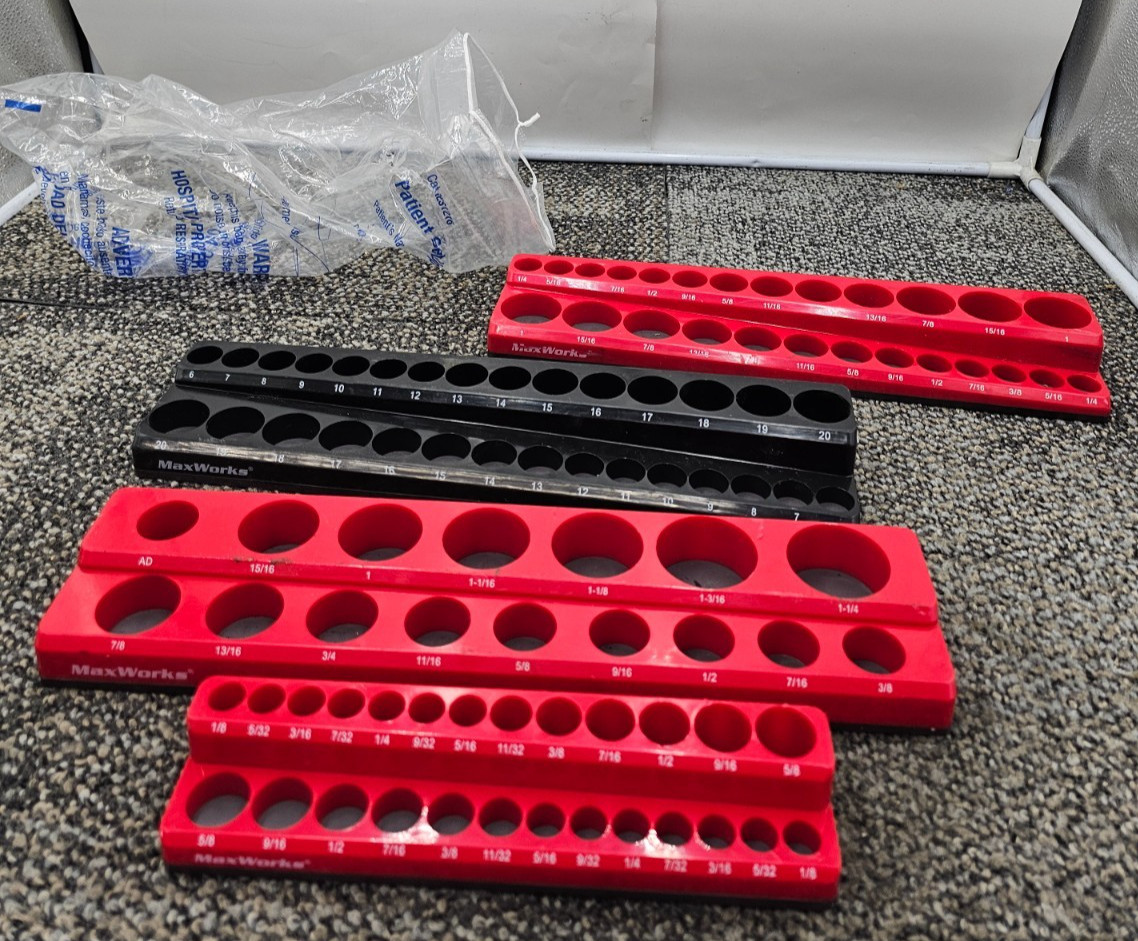 MaxWorks Magnetic Socket Organizer 4-Piece Red/Black For SAE & Metric Sockets