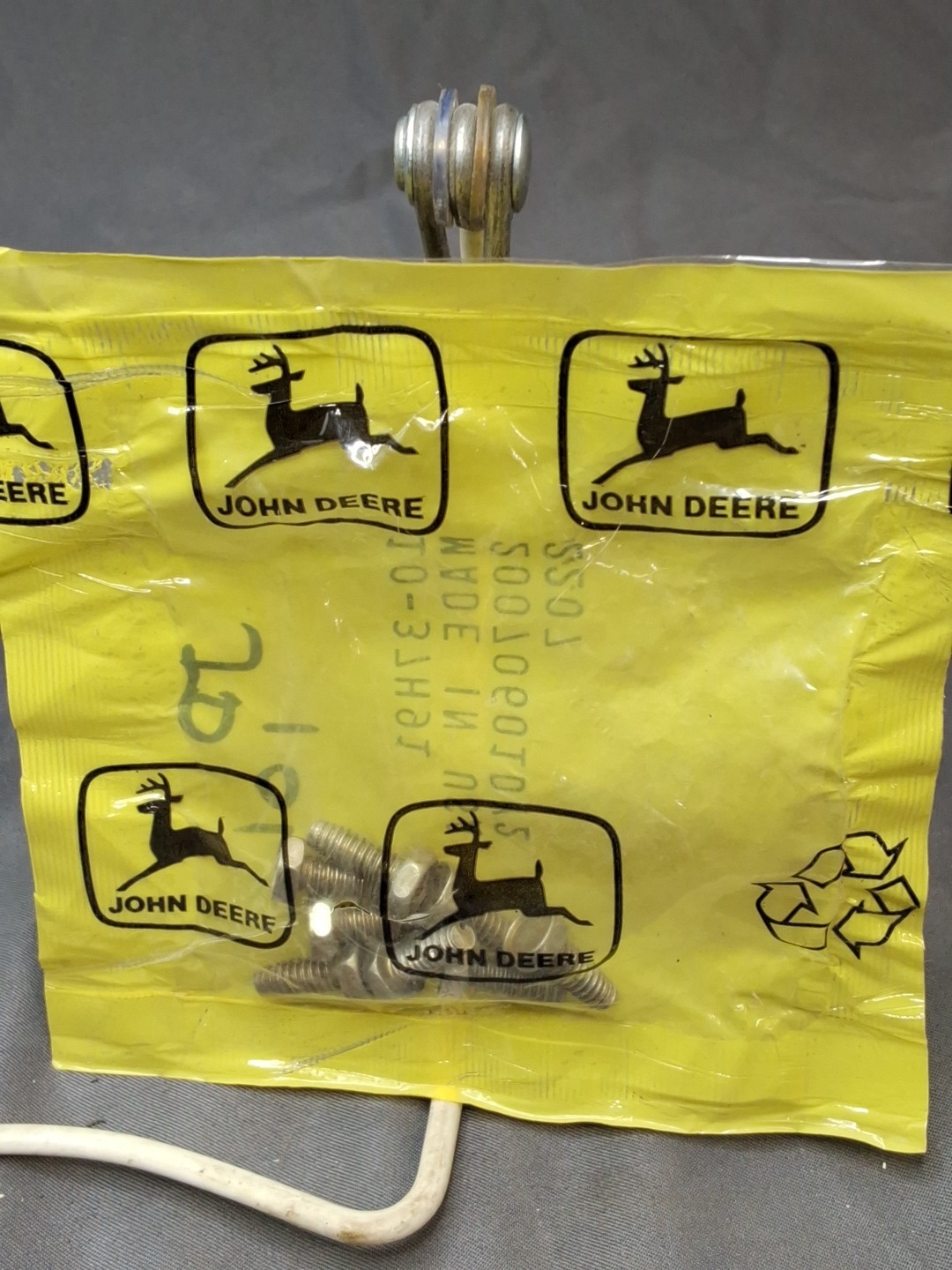 37H91 GENUINE OEM John Deere  SCREW   QTY 8