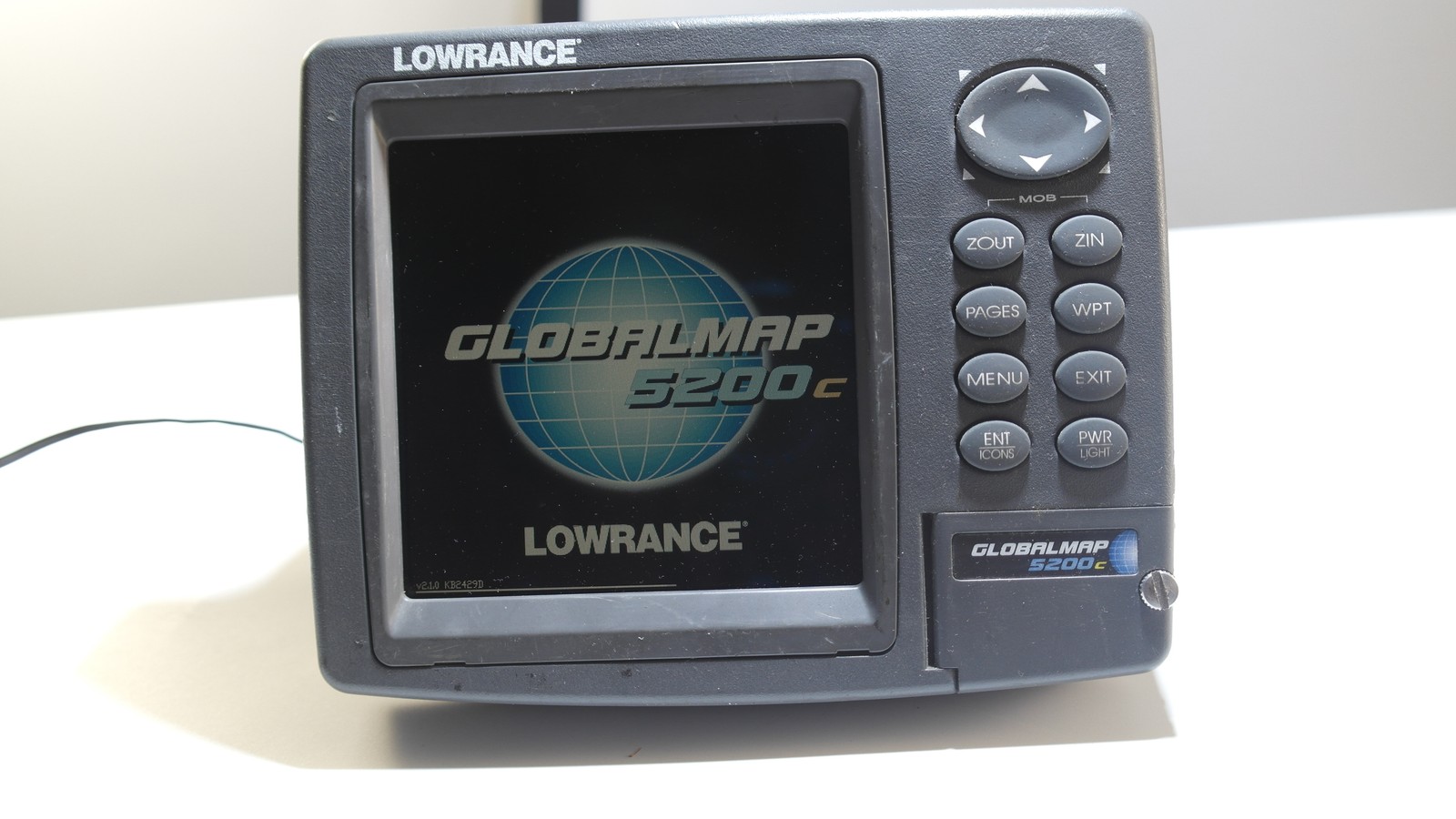 USED lowrance 5200c globalmap not include other accessories.