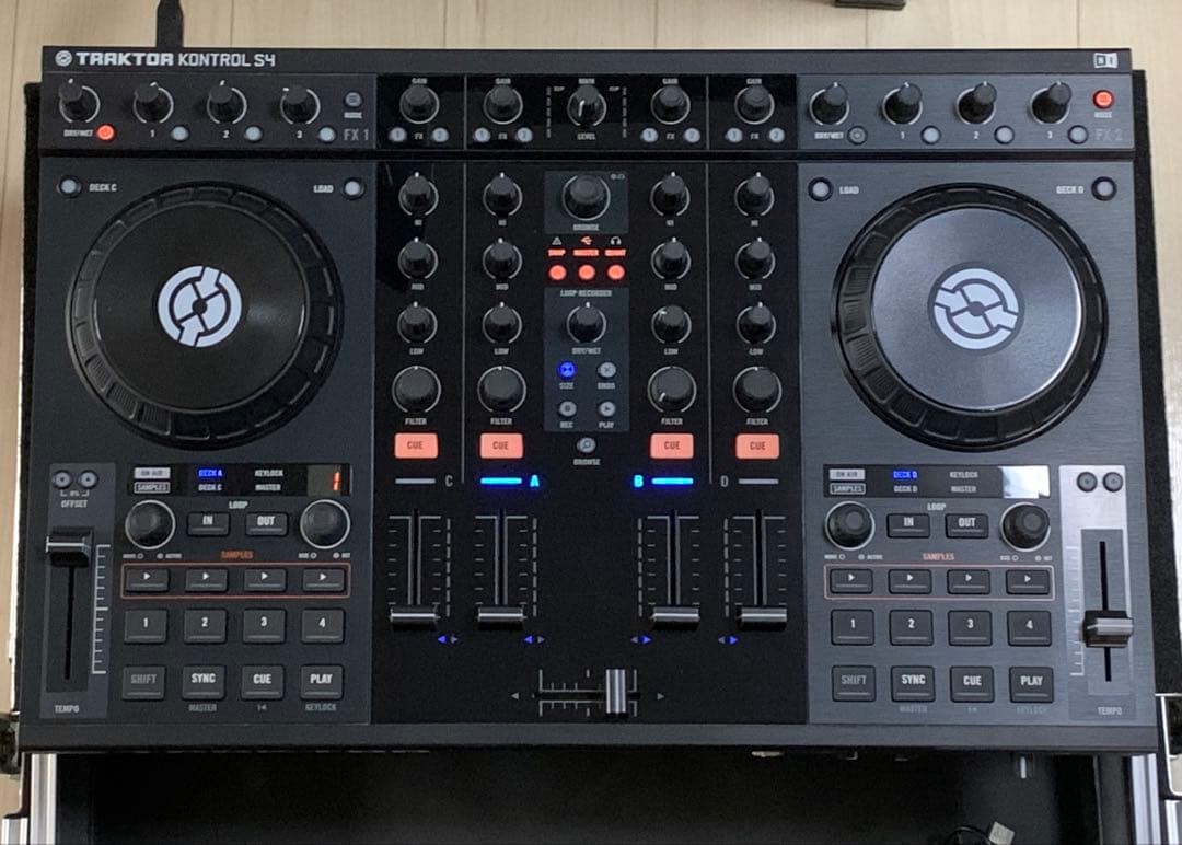 Native Instruments Traktor Kontrol S4 DJ Controller Midi Turntable With case