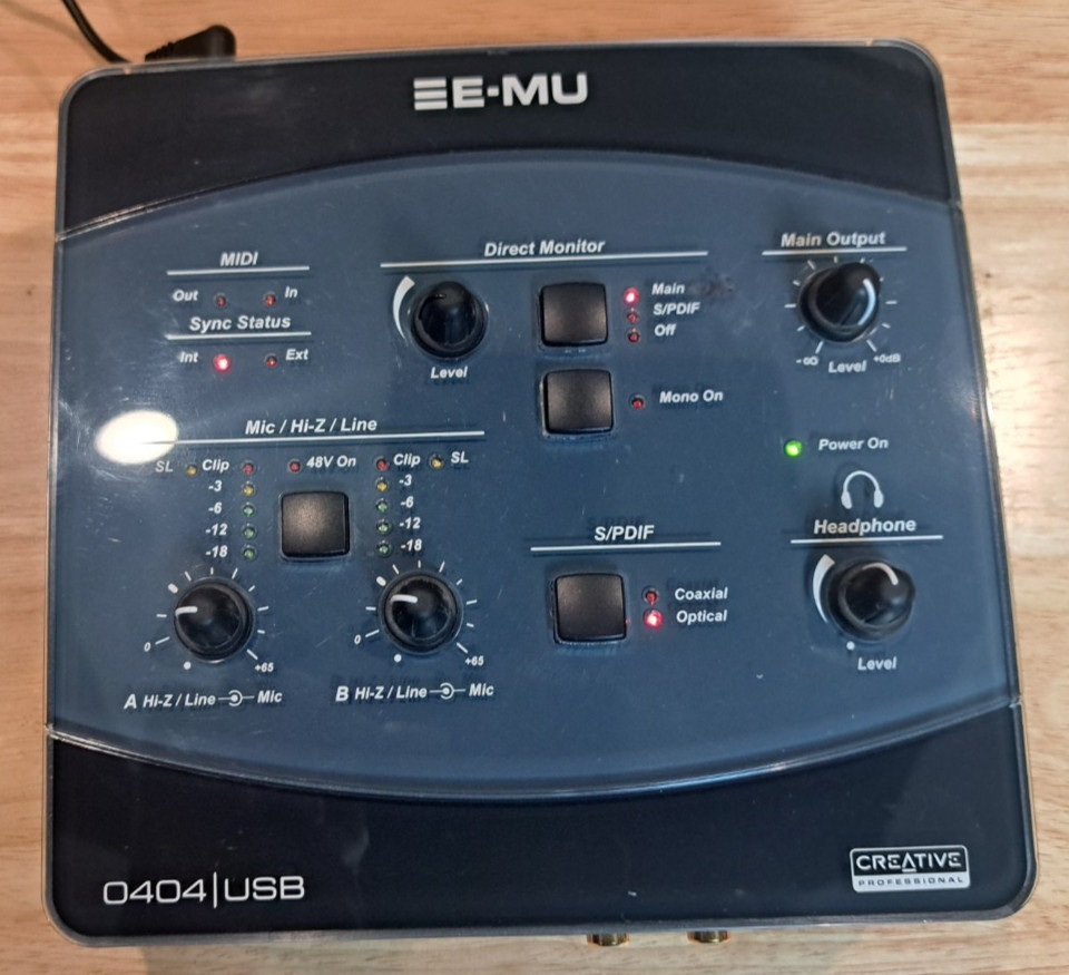 E-mu 0404 USBThe E-MU 0404  professional-grade audio interface