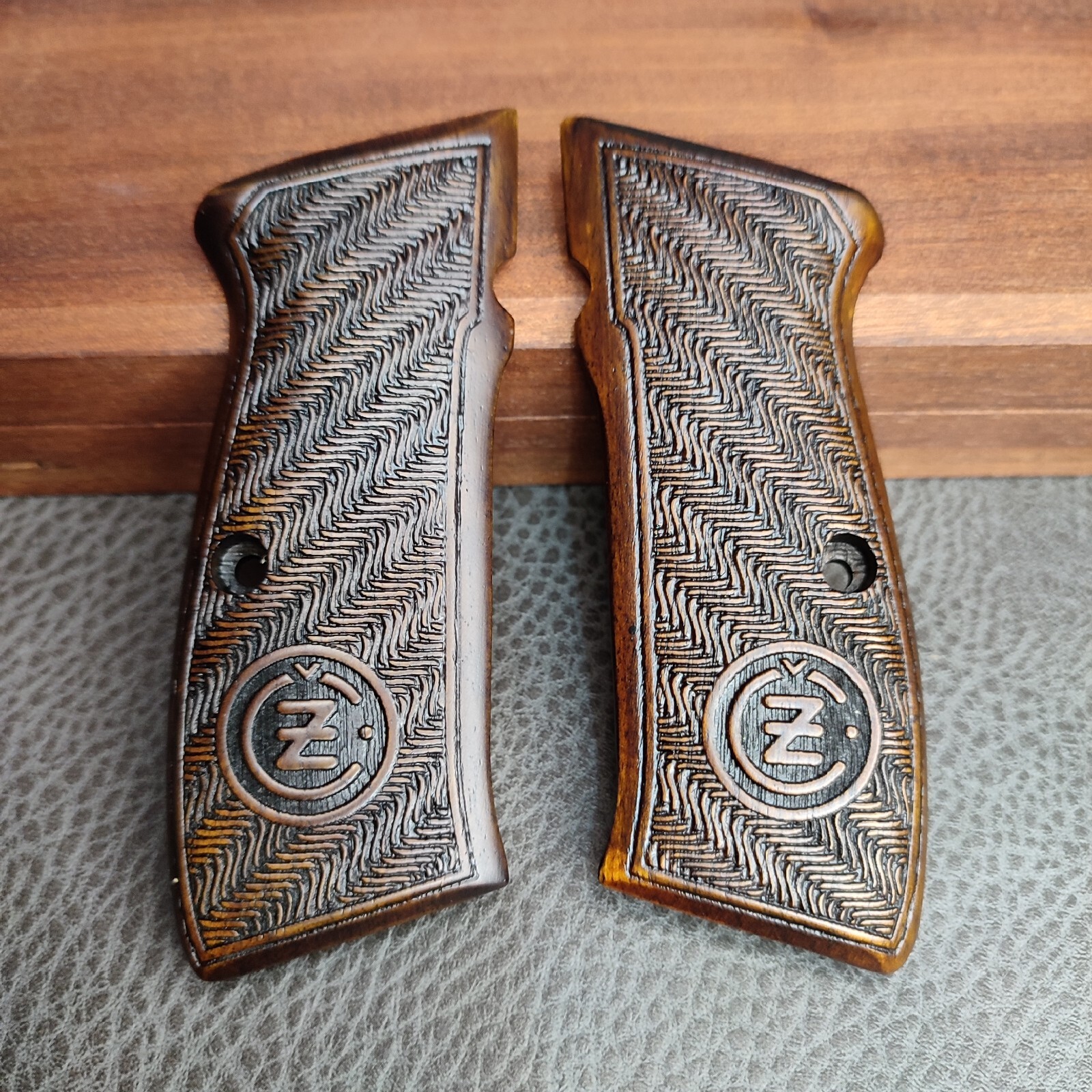 CZ 75 75B Grips SET NEW TURKISH WALNUT WOOD GRIPS HAND MADE NICE CHECKEREDN