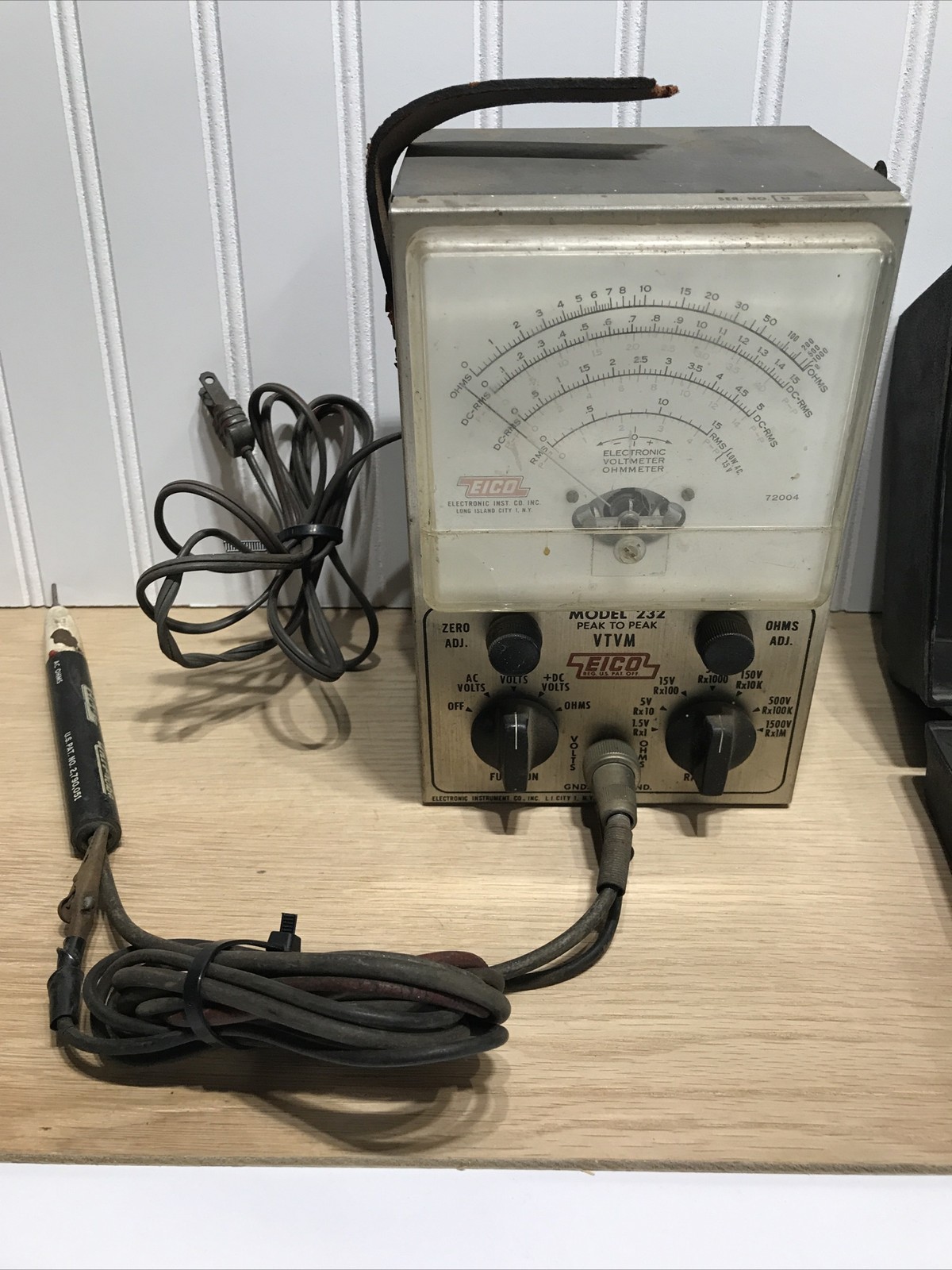 EICO Model 232 Peak to Peak VTVM Vintage Volt-Ohm Meter + Uni- Probe