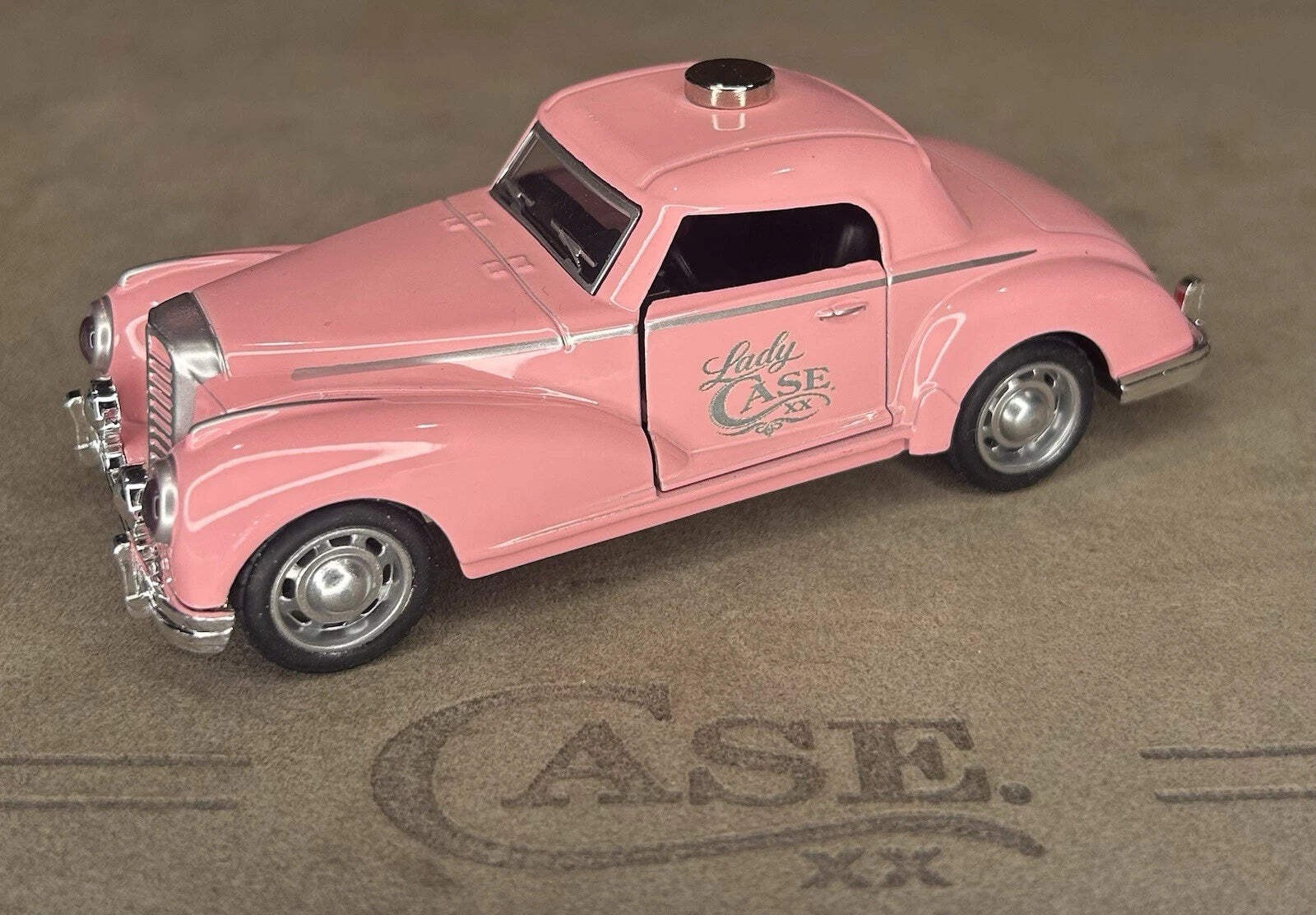 Custom Case XX Lady Case Pink Coupe Knife Display Stand w/ Magnet