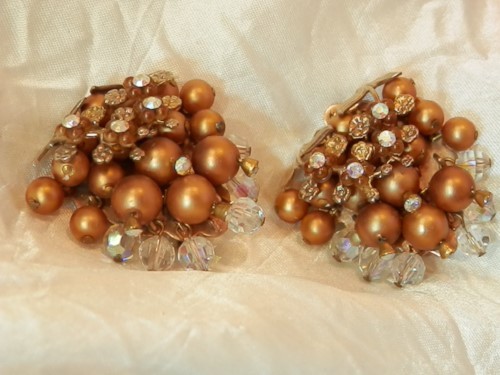 Wow  Wow Rhinestone Flower Crystal Cluster Clip Vintage 1950's Earrings 182S8