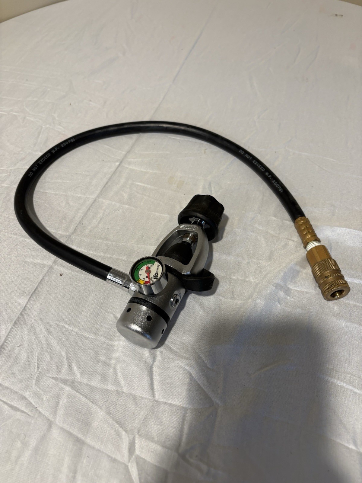 AERIS O2 Scuba Regulator w/ Pressure Gauge & Hose Serial 01828229