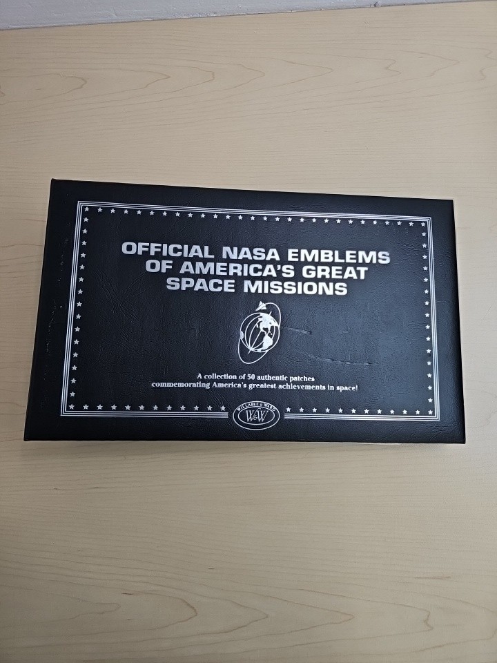 Willabee & Ward Official NASA Emblems Space Missions Binders with 23 Patches