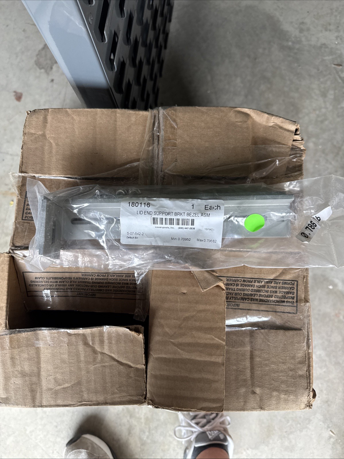 Lid End Support Bracket BEZEL ASM 180116