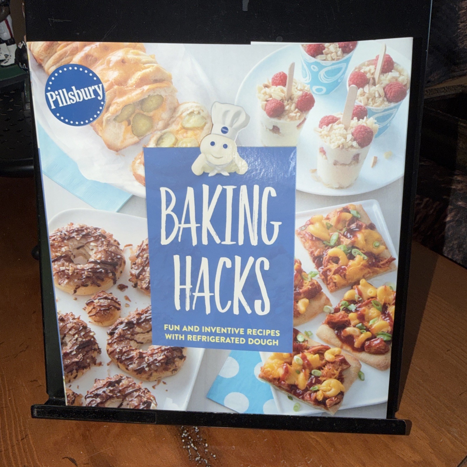 Pillsbury Baking Hacks : Fun and Inventive Recipes with Refrigerated Dough by...