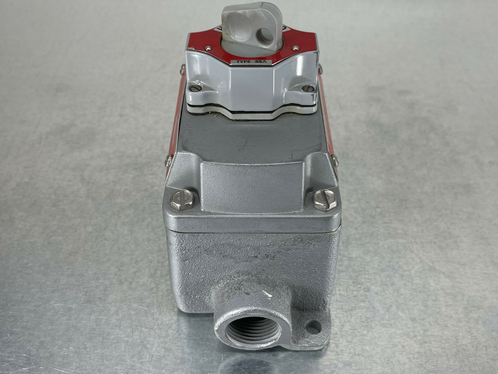 Appleton EFDB175-12 Selector Switch Control Station Sealed 2 Position, 2 Circuit