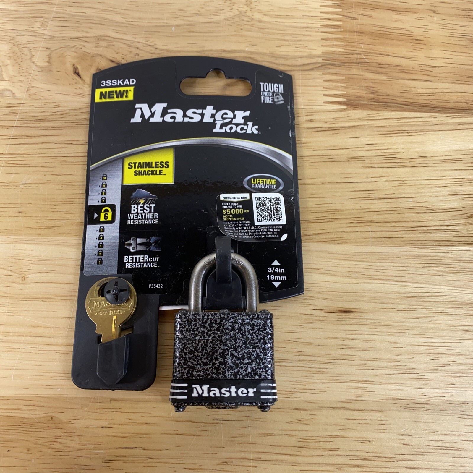 Master Lock 1-9/16in 40mm Wide Laminated Stainless Steel Pin Tumbler Padlock