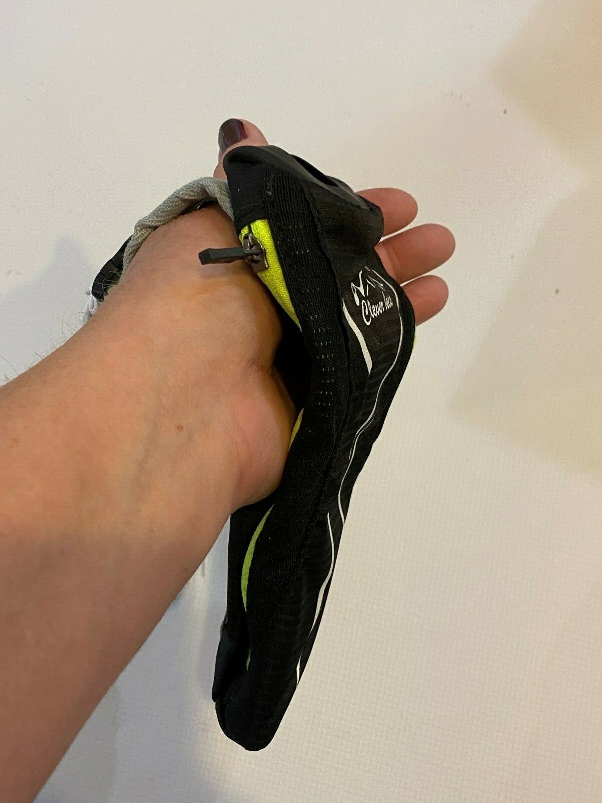 Water Bottle Holder Hand-held Flask Wrist Storage Bag Hydration Pack Fuel