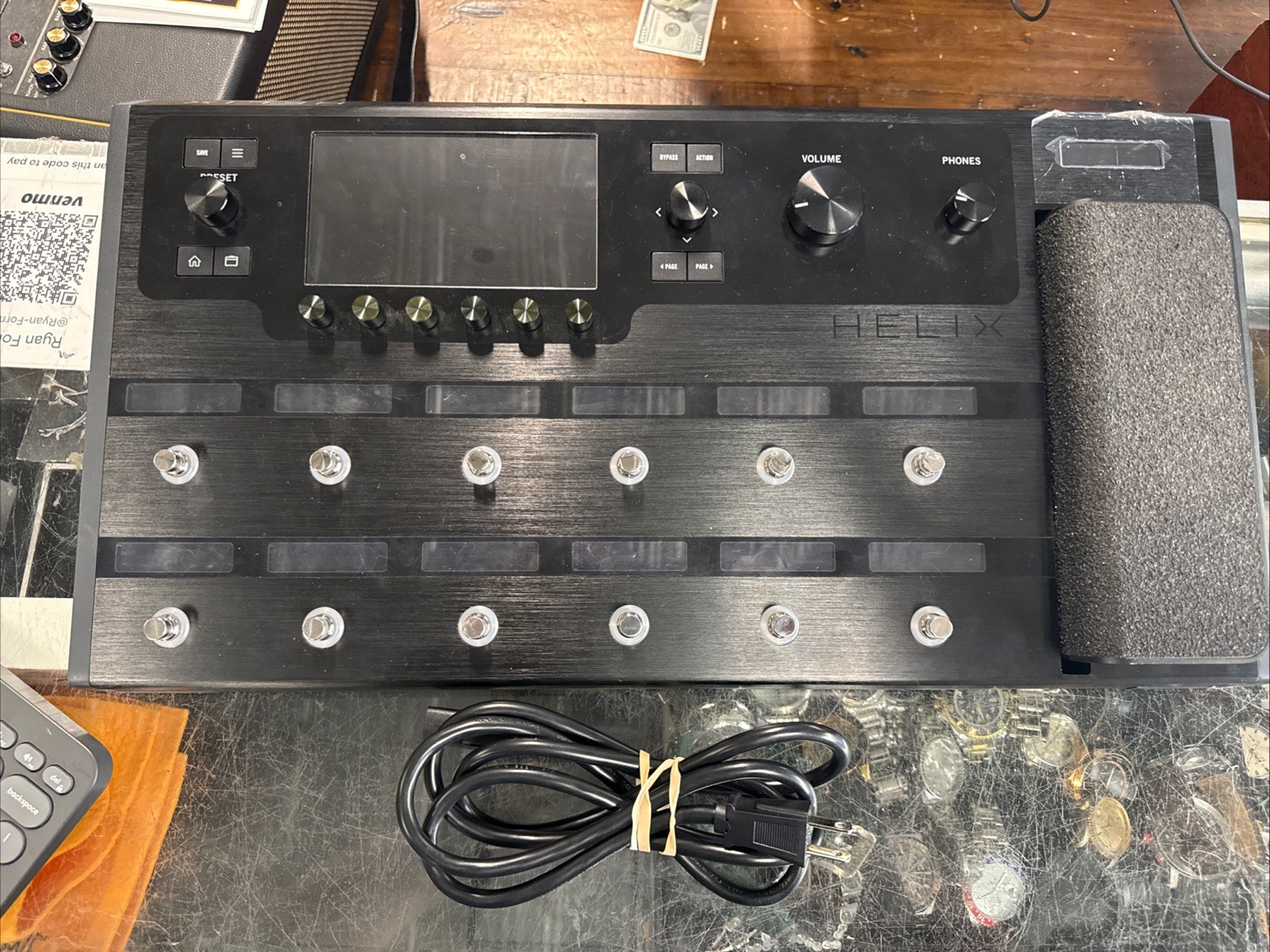 Line 6 Helix Floor Digital Multi-Effects Floor Processor With Cord