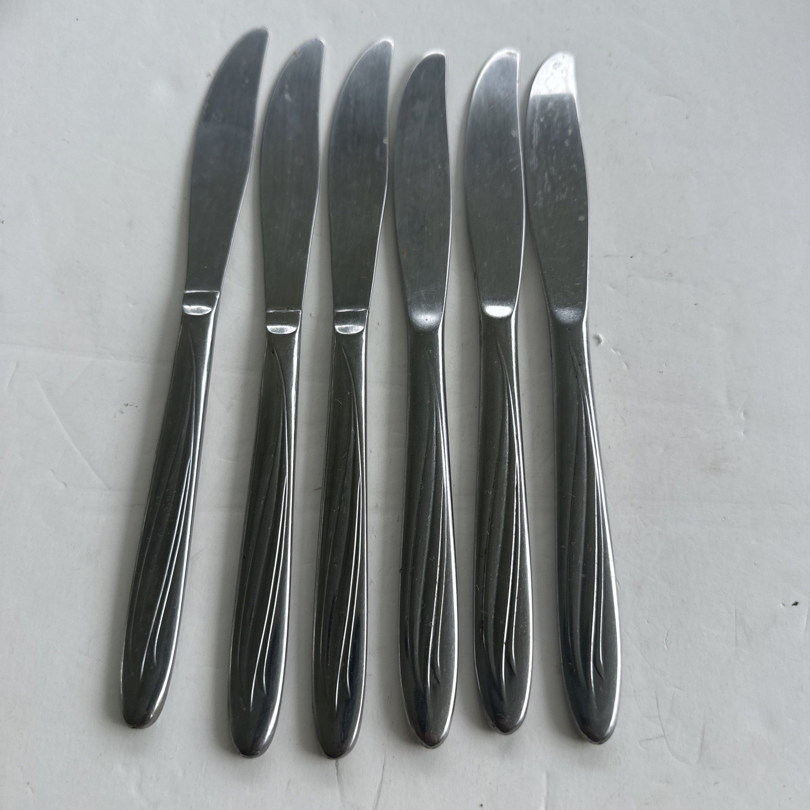 6 Vintage Superior Stainless USA Dynamic Table Knives 3-7.75” 3-8.25”