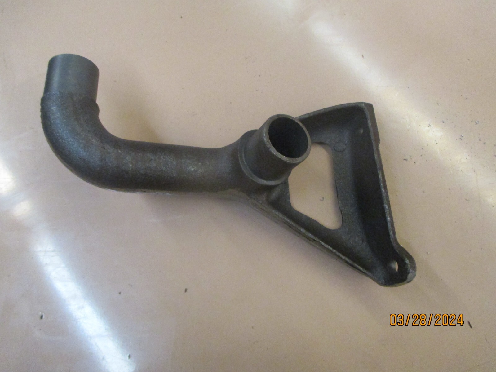FORD VERTICAL CAST EXHAUST ELBOW FOR 541/600/601/700/701/2000 4  CYLINDER MOTORS
