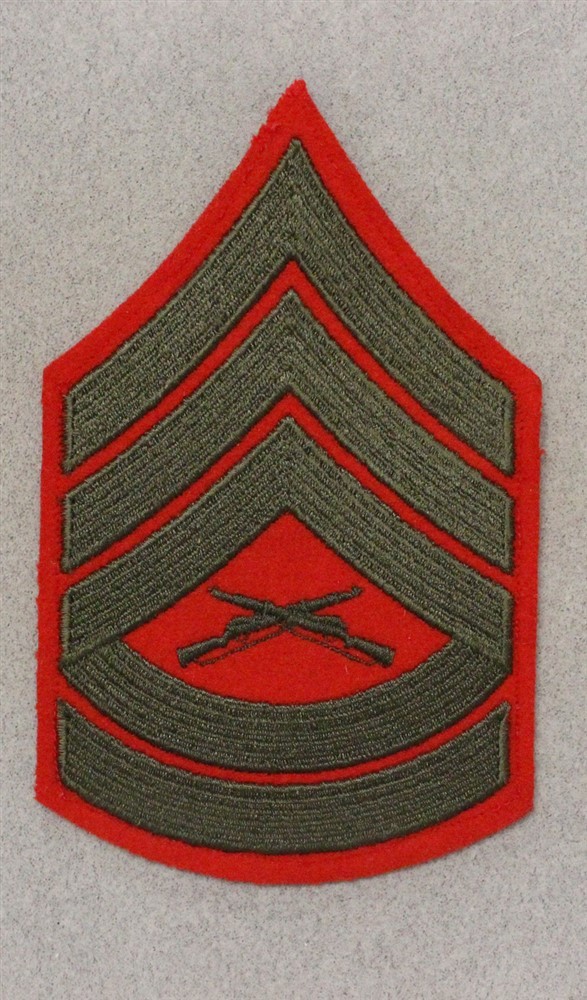 USMC Marine Chevron 627: Gunnery Sergeant (single) - green on red felt
