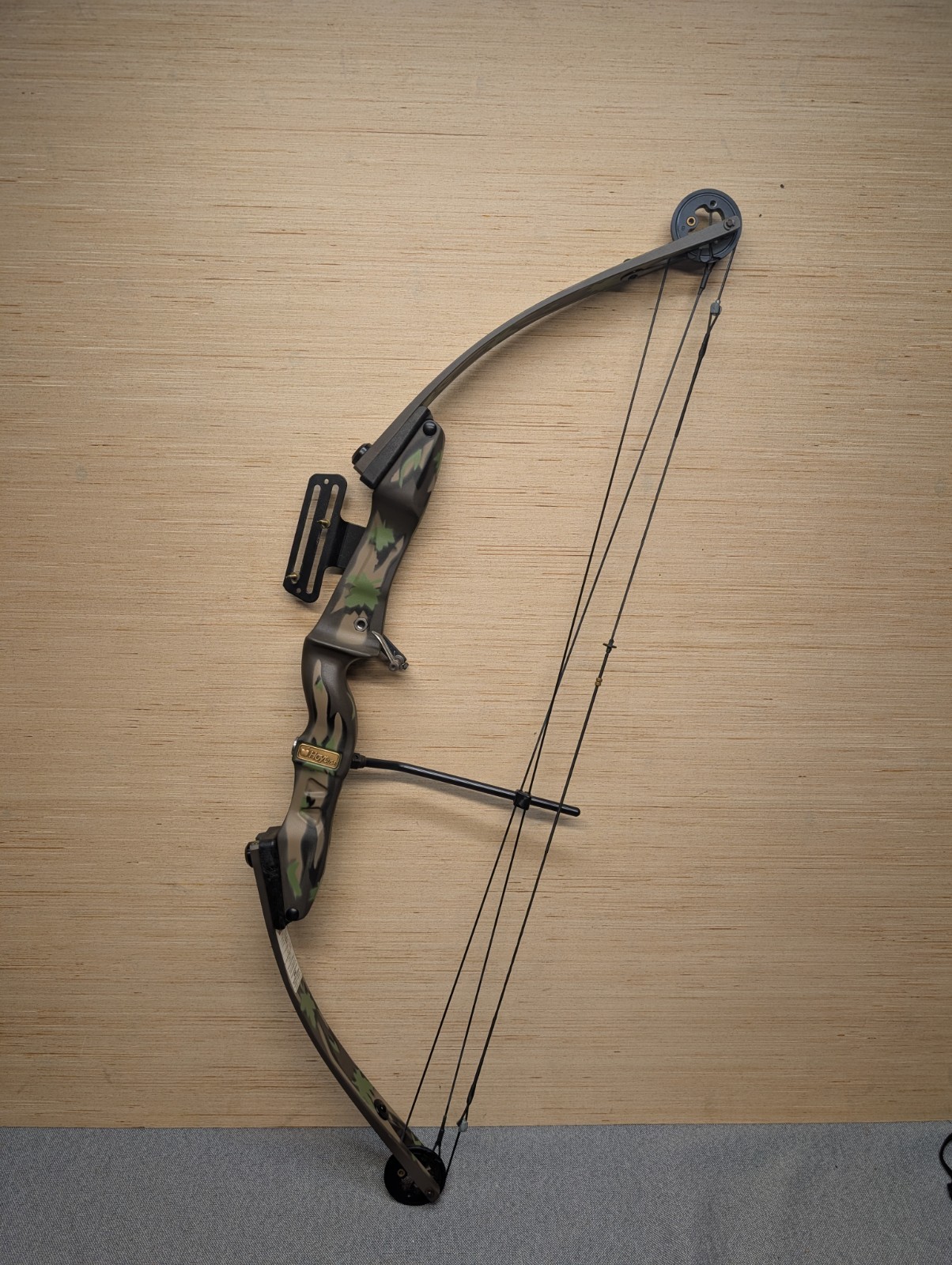 Hoyt USA Rebel Compound Bow Camo 45–60# 30” Draw RH Accra Rest Hunting Archery