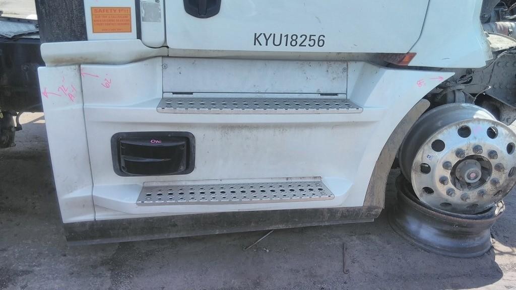 For 2022 FREIGHTLINER CASCADIA 126 SIDE FAIRING Right ,  OH