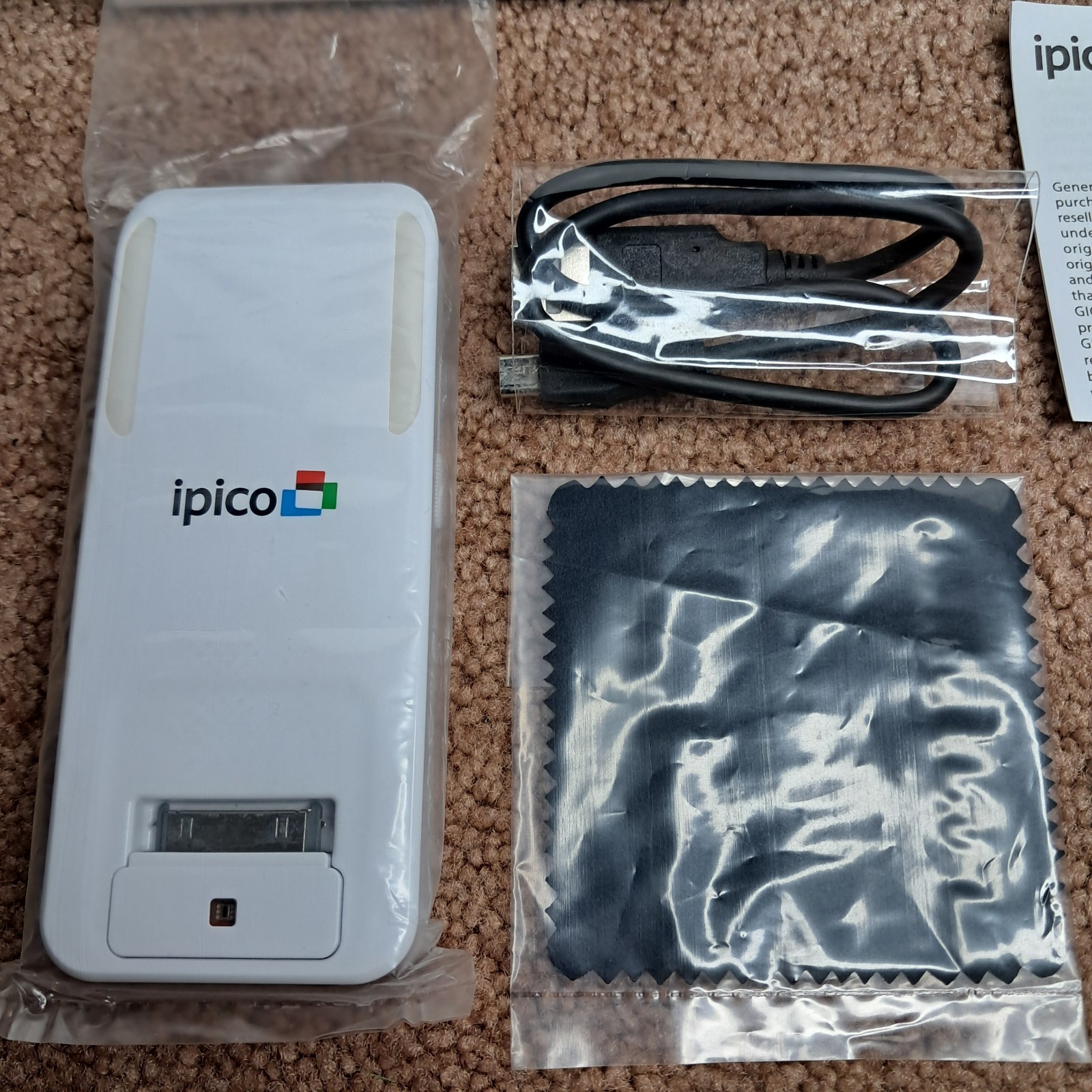 Ipico Hand Held Projector For iPod and iPhone General Imaging PJ205 Open Box