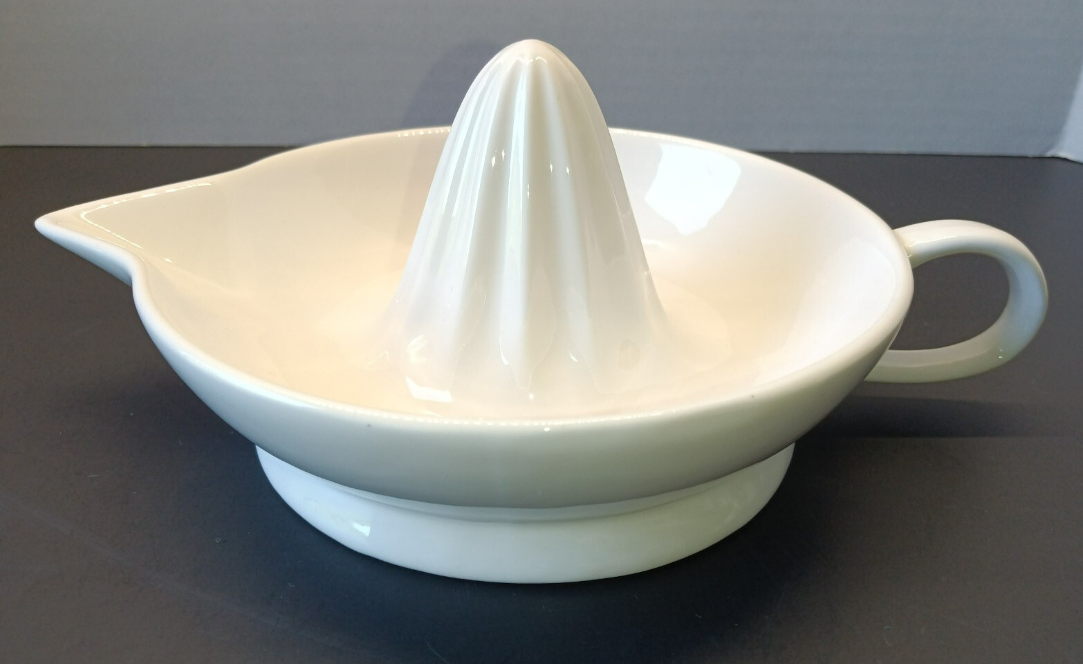 White Ceramic Reamer Juicer White Orange Juice Squeezer with Handle