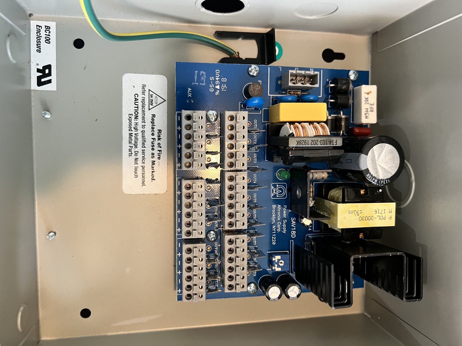 Altronix CCTV Power Supply, 18 PTC Class 2 Outputs, 12VDC @ 5A, 115VAC SAV18D