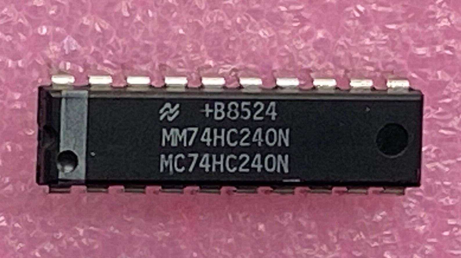 National MM74HC240N/MC74HC240N buffer inverting 2 element 4 bit Integrated Circ