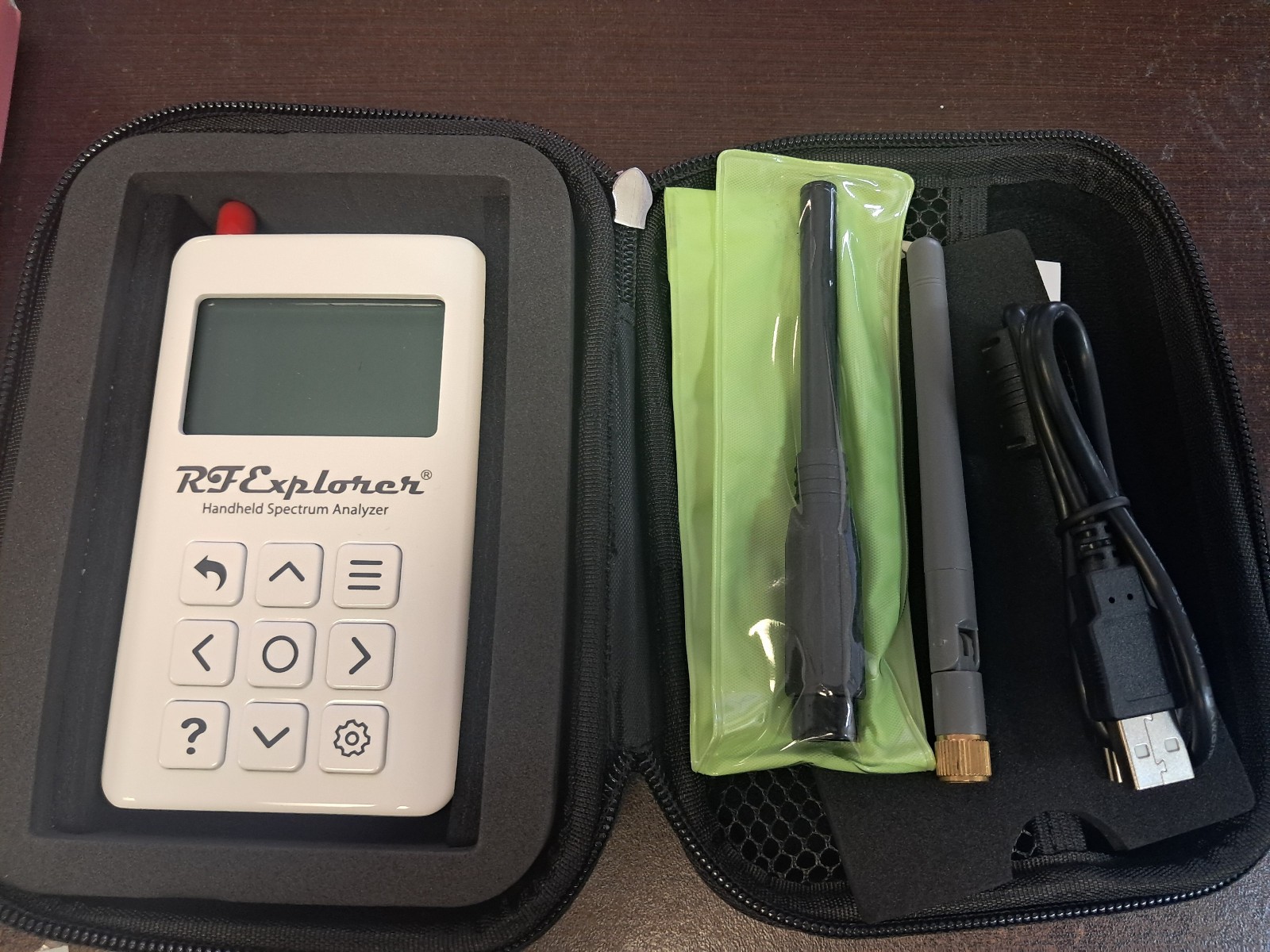 RF Explorer WSUB1G PLUS - Slim Spectrum Analyzer (50KHz - 960Mhz)