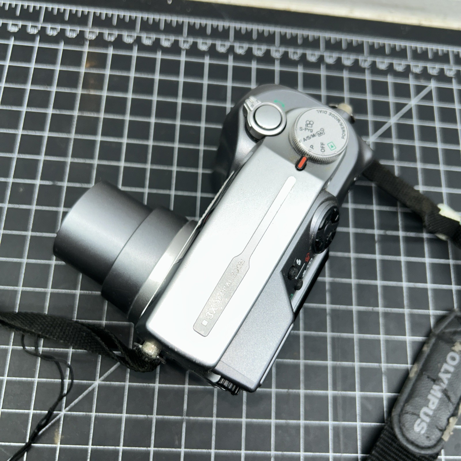 Olympus CAMEDIA C-4000 Zoom 4.0MP Digital Camera TESTED