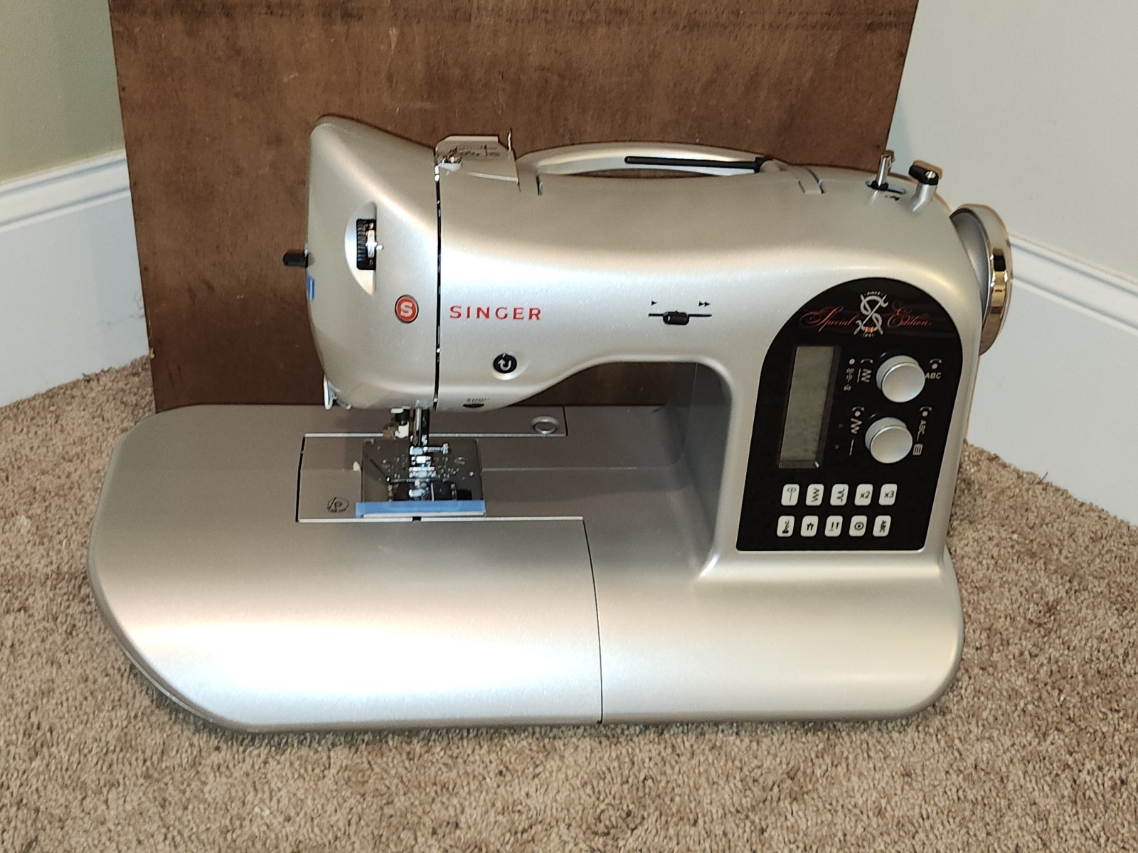 SINGER 90S Special Edition Computerized Portable Sewing Machine w/ LCD Screen