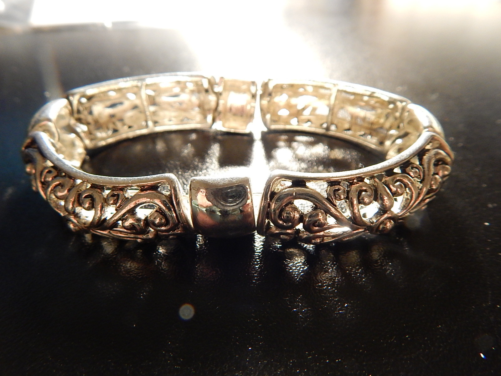 SILVER-TONE BRACELET! VV232XCX
