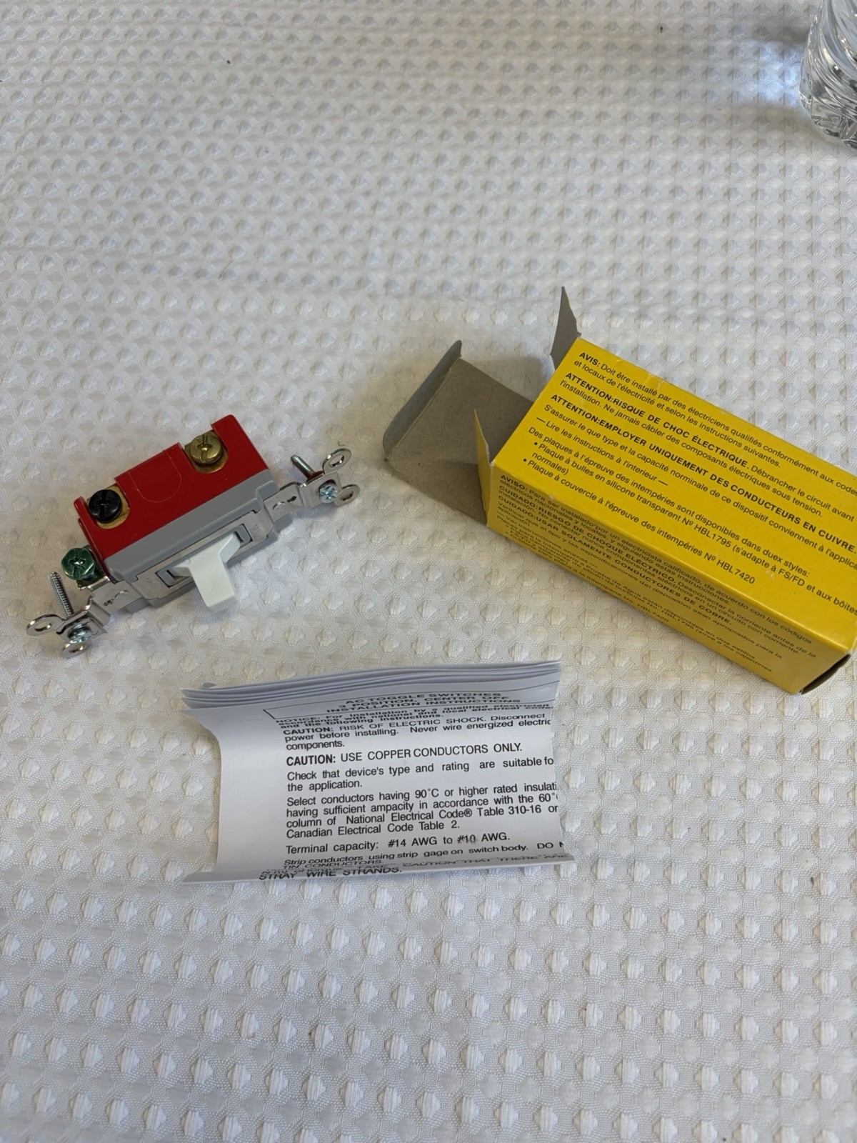 NEW Hubbell HBL1385W 20A 120/277V White Nylon Toggle Switch Center Off SPDT