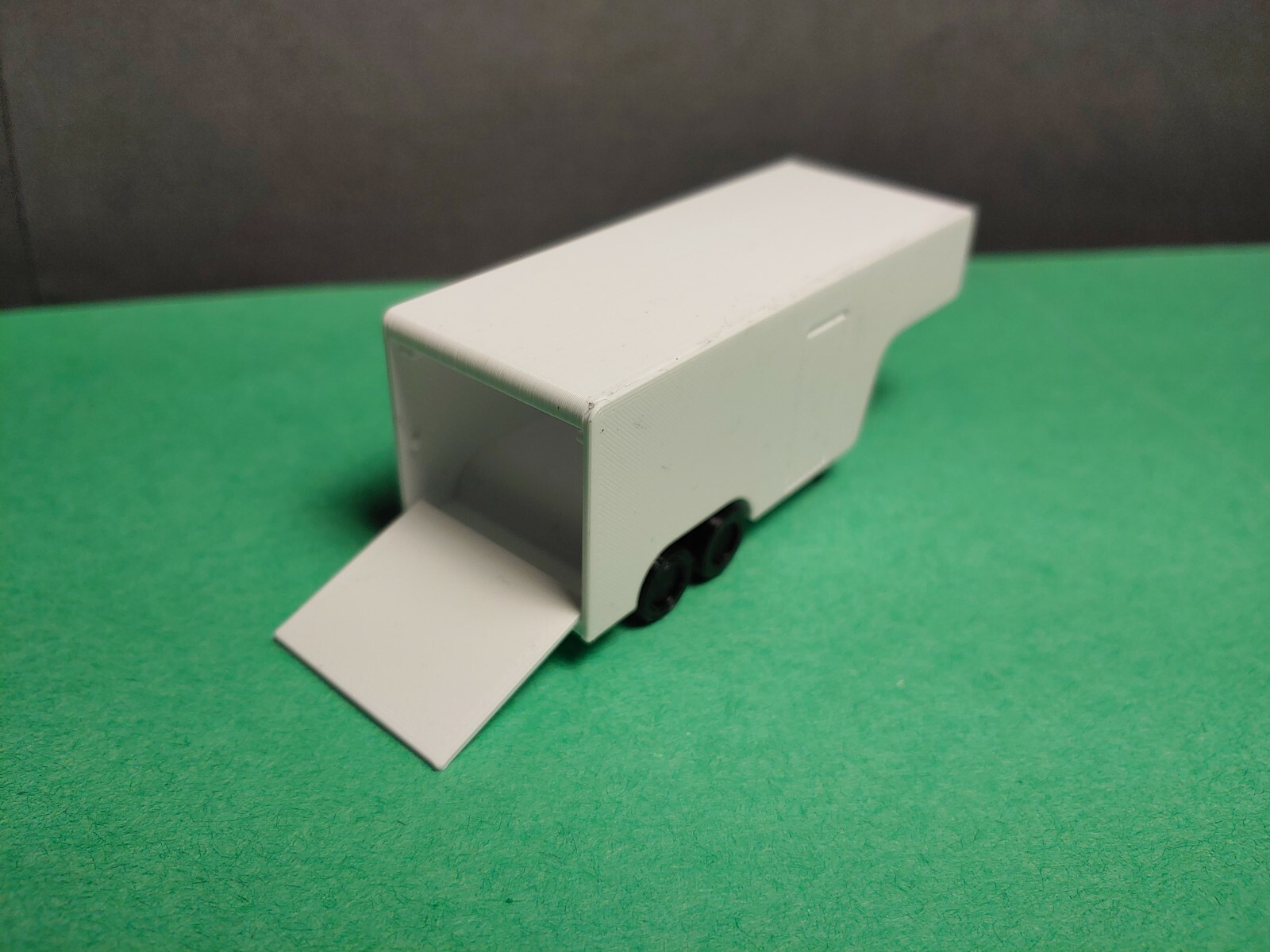 3-pk HO 1:87 scale 22ft gooseneck double-axle enclosed trailers