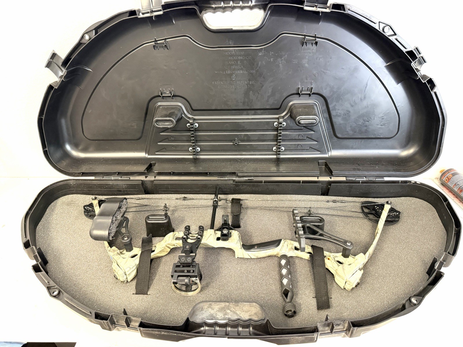 Bowtech Diamond Razor Edge Compound Bow w/ Bow Case and add ons +PLANO Hard Case