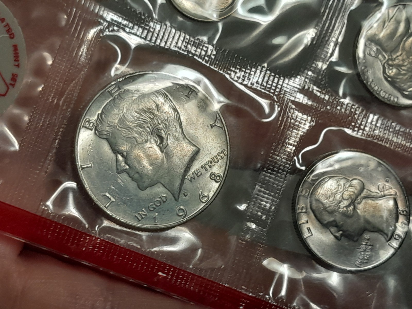 1968 US MINT P/D Set. 40% SILVER Kennedy Coin.