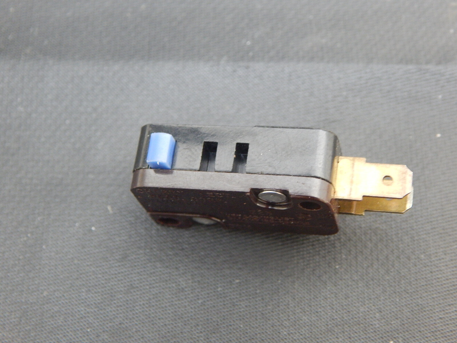 CHERRY E23-00A SNAP IN SWITCH SPDT 3A 250V PIN ACTUATOR - USA FAST SHIPPING