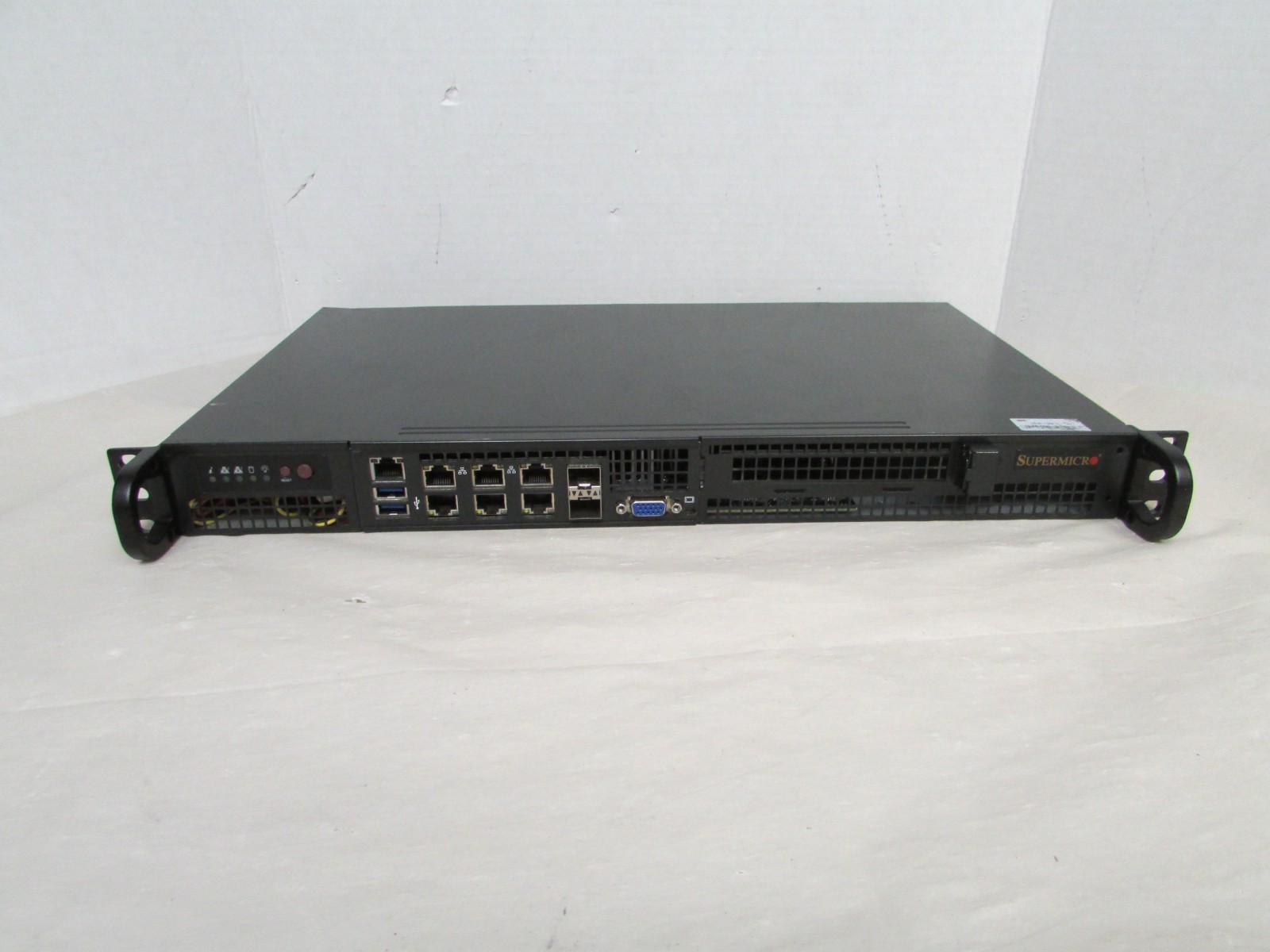 SUPERMICRO SERVER SYS-5019D-4C-FN8TP NO RAM NO HDD READ DISC.