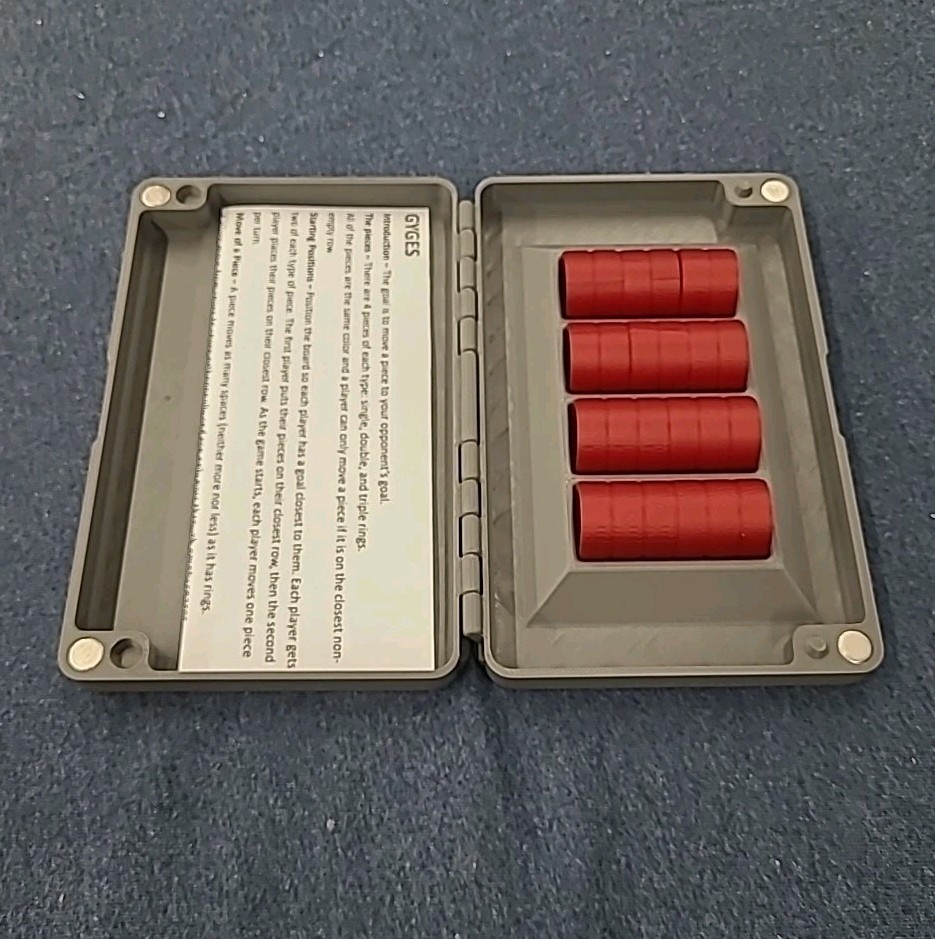 GYGES Board Game - Simple strategy game