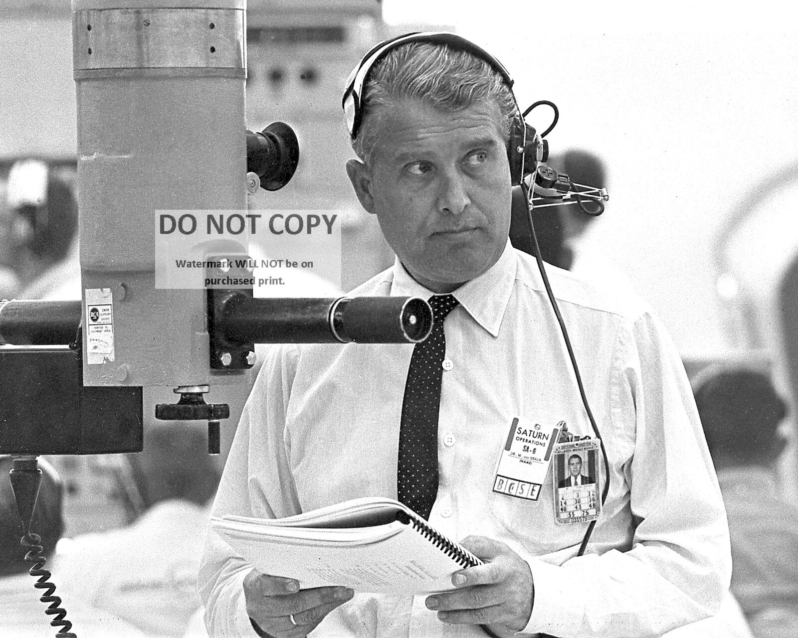 WERNHER VON BRAUN AWAITS LAUNCH OF SATURN I (SA-6) - 8X10 NASA PHOTO (EP-314)