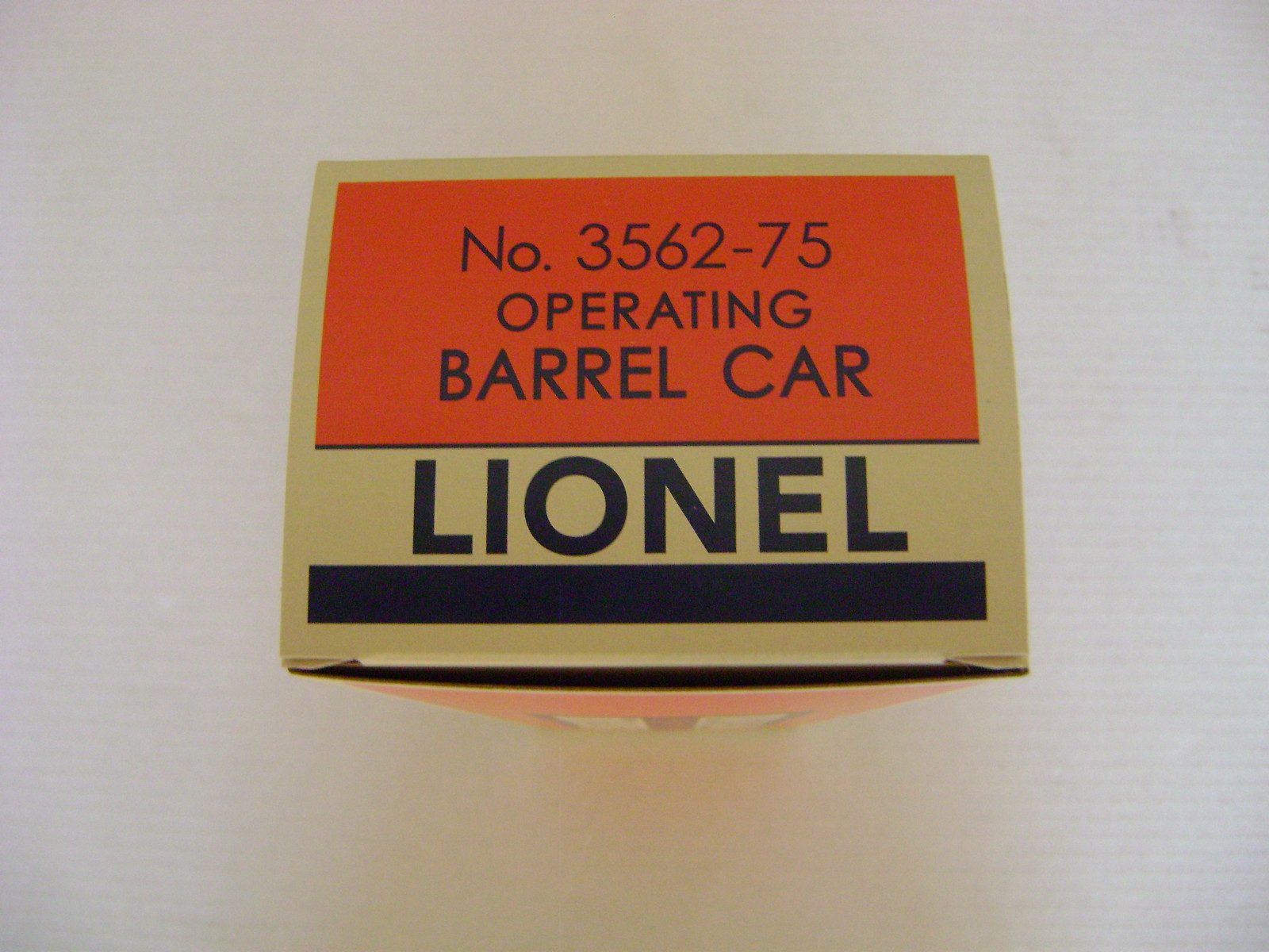 Lionel 3562-75  AT&SF Operating  Orange  Barrel Car Licensed Box