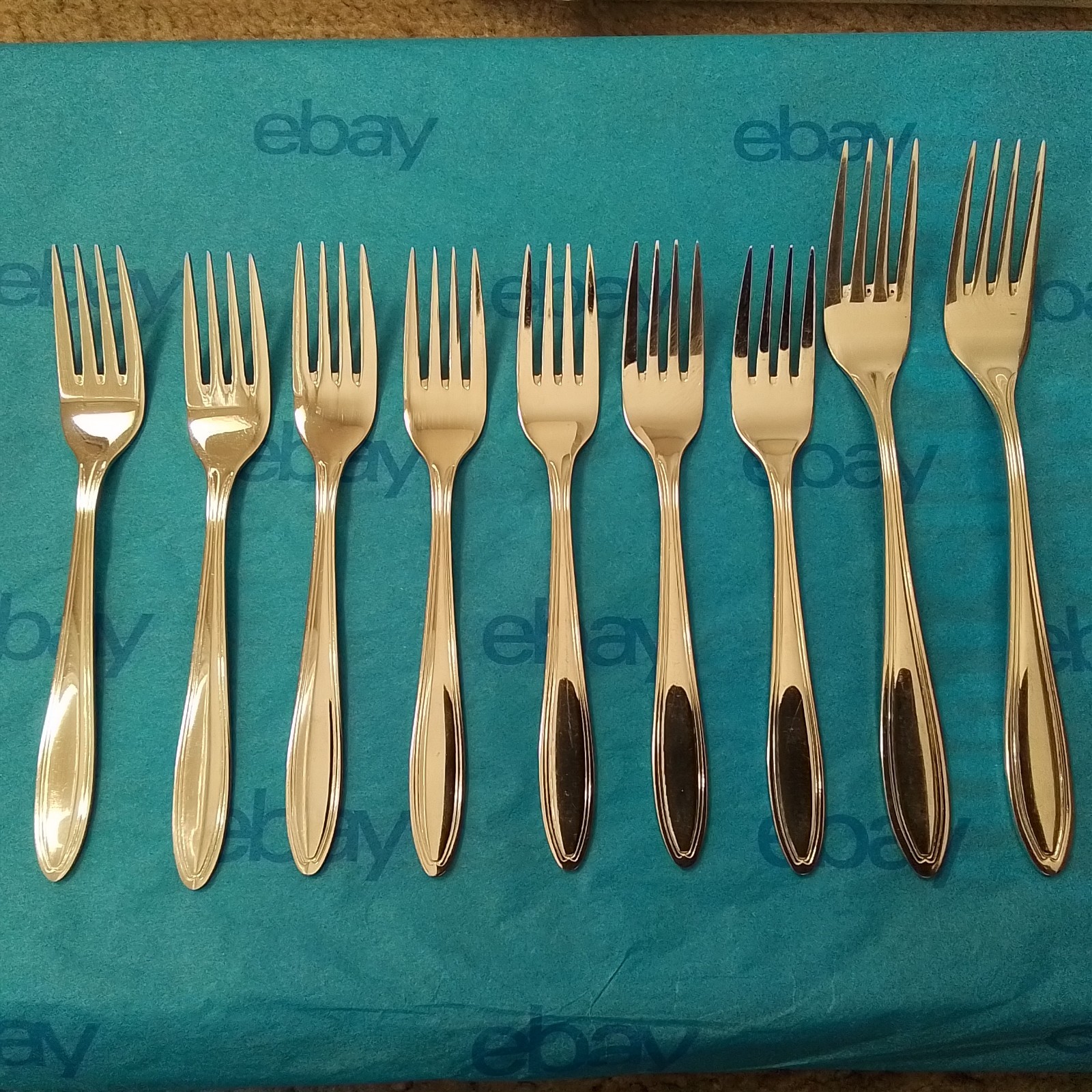 Royal 18/10 Stainless Forks 2 Dinner/7 Salad No Pattern Pointy Tip Outlined Edge
