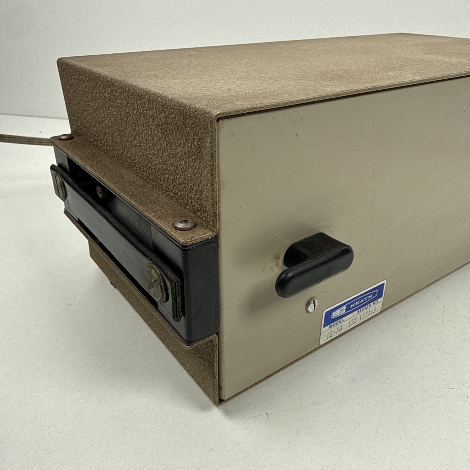 Vtg Heathkit Sine Square Audio Generator Model IG-18 Powers On Untested / Video
