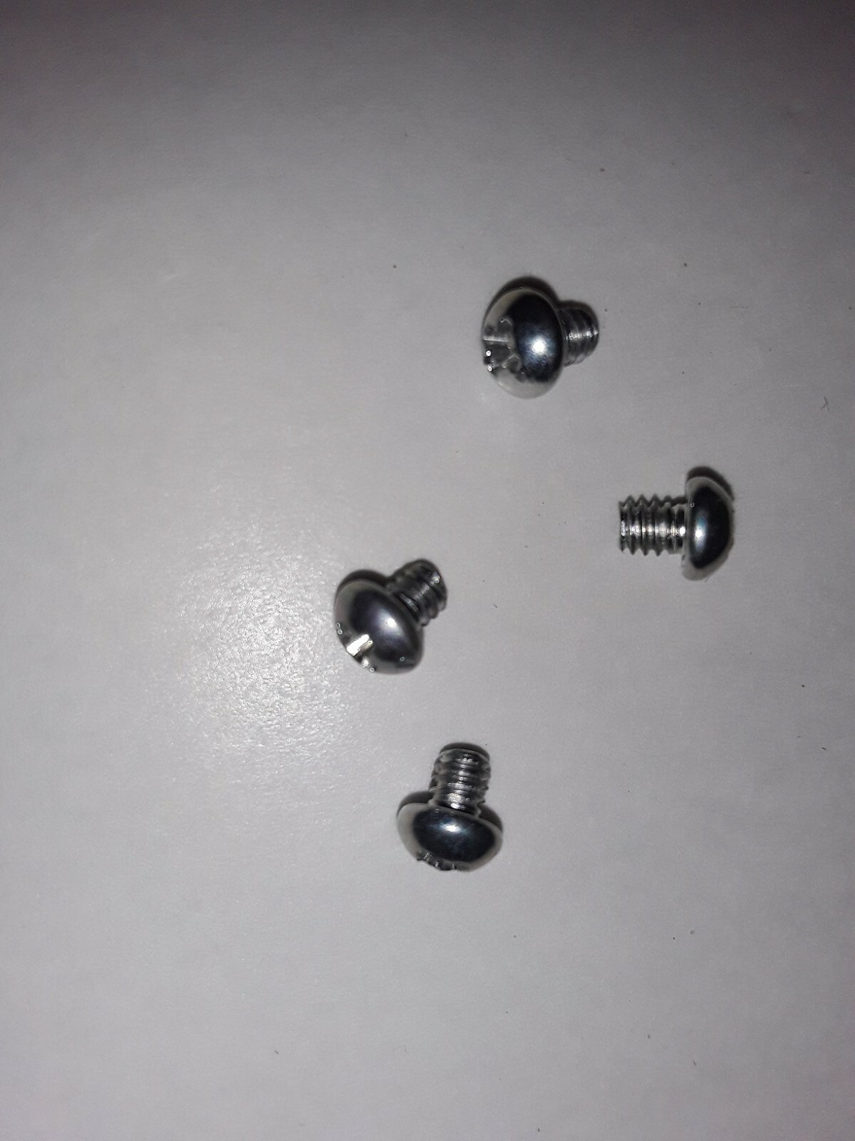 Replacement screws for attaching Hansen motors to Hansen made clock movements.