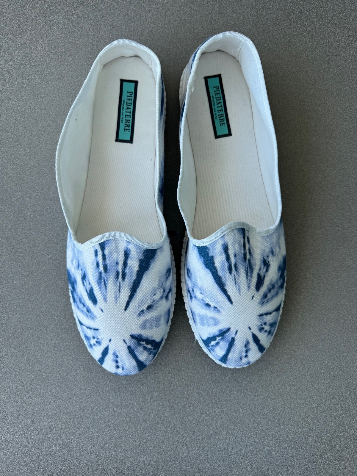 Piedaterre Modigliani Tie-Dye Stripe Slippers, Size 44 (US 11), White & Blue
