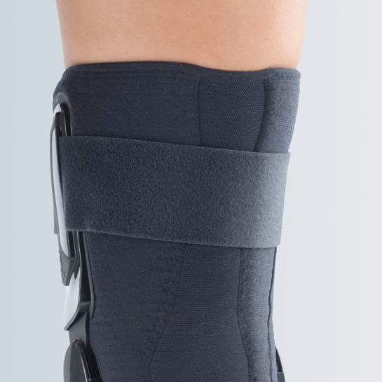 FGP PHYLOETEK STABIMED PRO BREATHABLE KNEE SUPPORT WITH POLYCENTRIC JOINT