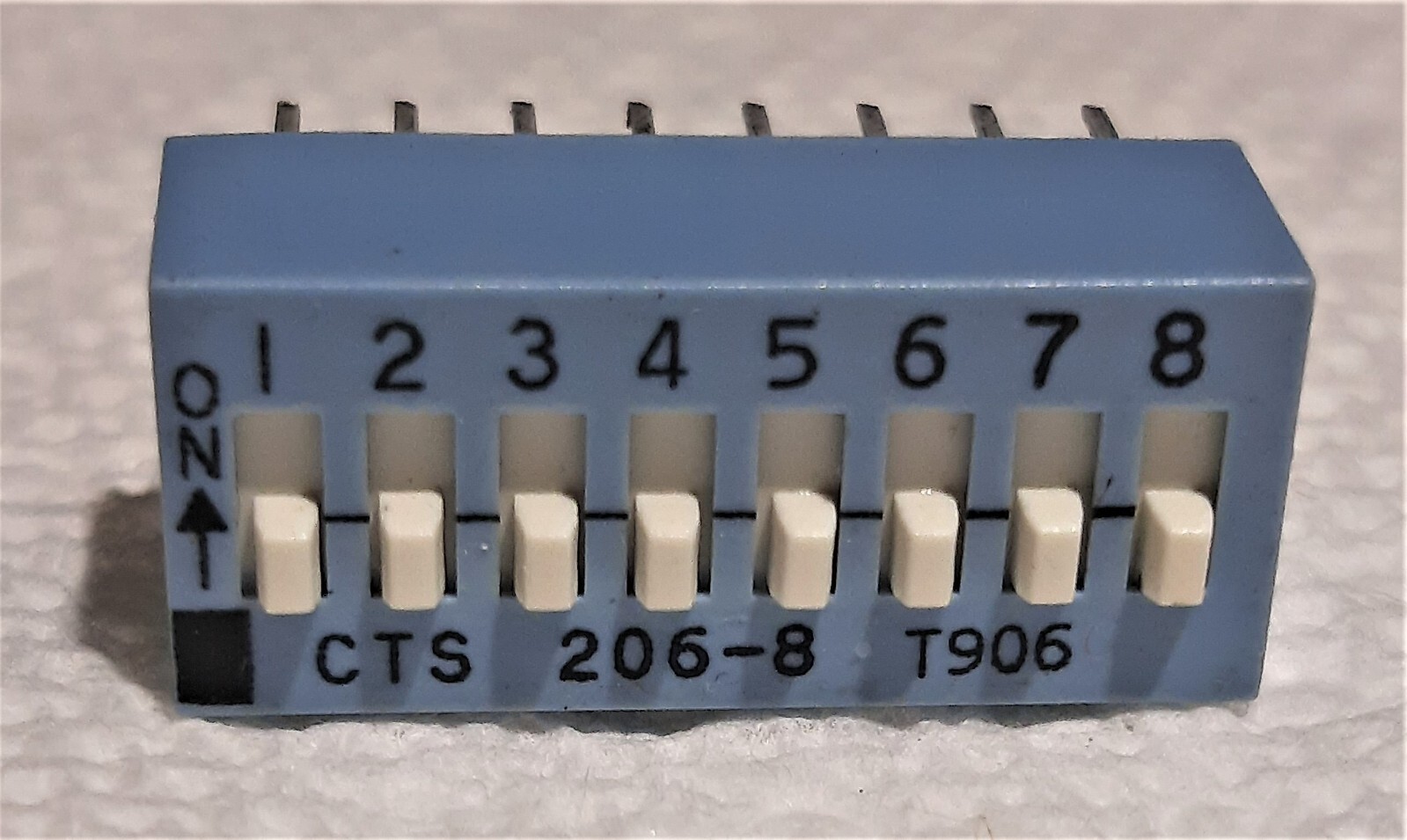 Quantity 2 CTS 206-8 8-Position DIP Switch