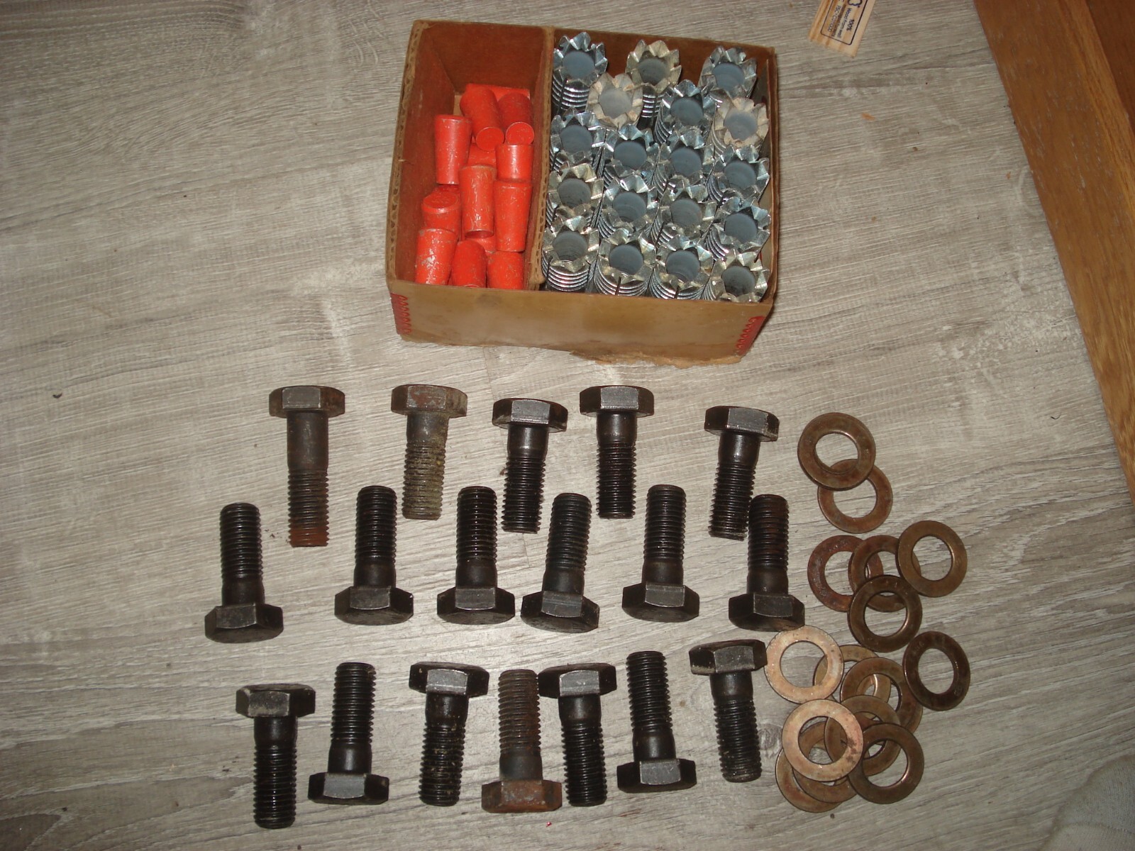 18 Box RED HEAD Concrete Floor Anchors 1" OD 3/4"-10 Bolt  18 A325 Bolts washer