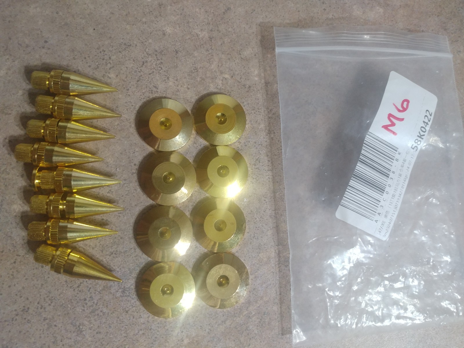 2 Sets Gold & Black / M6 Thread Speaker Isolation Spikes Cone / 16 Spike 8 Base